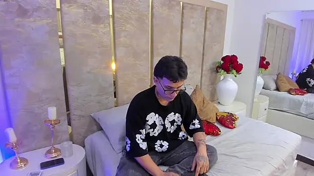 Snapshot of SamuParker chatting on 01-09-26, 06:27 SamuParker online show from 01-09-26, 06:27