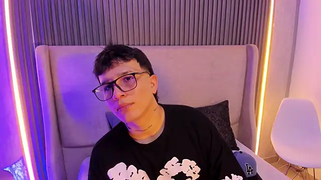 Snapshot of SamuParker chatting on 01-13-26, 03:45 SamuParker online show from 01-13-26, 03:45