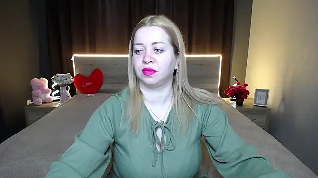 Snapshot of OliviaVerr chatting on 03-03-26, 01:17 OliviaVerr online show from 03-03-26, 01:17