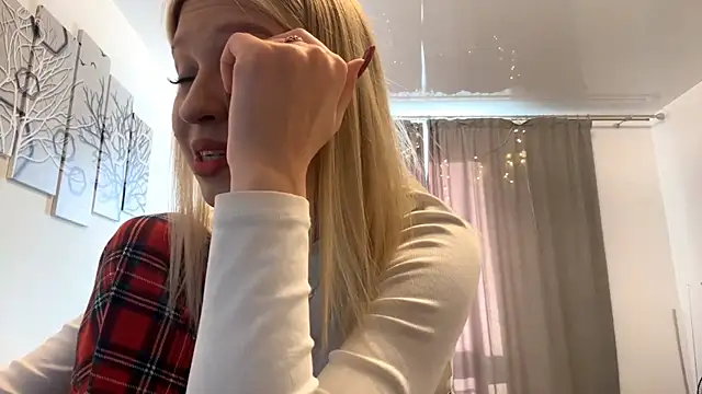 Snapshot of DozyLagging chatting on 01-13-26, 09:25 DozyLagging online show from 01-13-26, 09:25