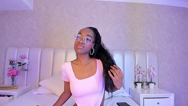 Snapshot of Julianiita_ chatting on 02-14-26, 01:30 Julianiita online show from 02-14-26, 01:30