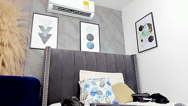 Anikka Albrite  online show from 01-16-26, 01:26