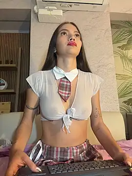 EmmaJhoons online show from 02-25-26, 12:04