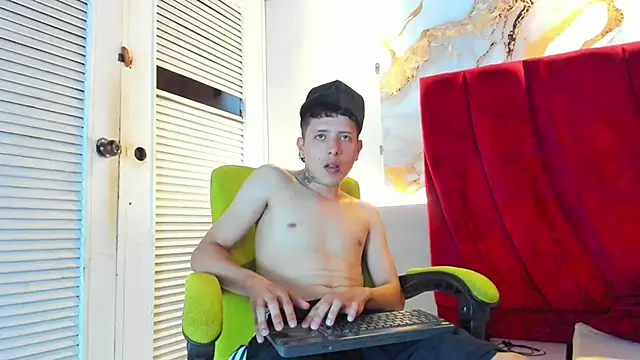 ESTEBAN 2102 online show from 01-10-26, 07:48