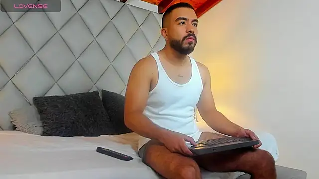 AaronVegaa online show from 01-15-26, 04:11