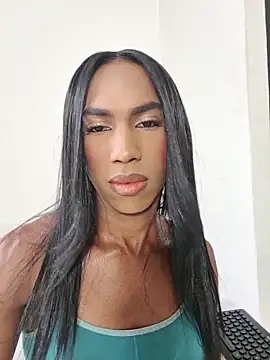 Snapshot of zarina_coleman chatting on 06-17-26, 03:35 zarina coleman online show from 06-17-26, 03:35