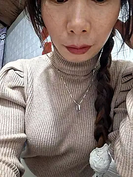 Snapshot of Adela-222 chatting on 01-09-26, 08:28 Adela-222 online show from 01-09-26, 08:28