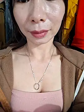 Snapshot of Adela-222 chatting on 01-15-26, 04:06 Adela-222 online show from 01-15-26, 04:06