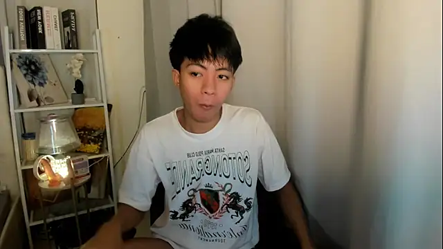 Snapshot of davincihugecock chatting on 05-29-26, 10:52 davincihugecock online show from 05-29-26, 10:52