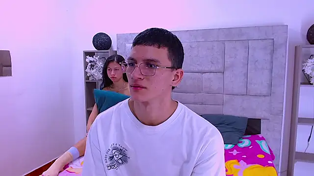 Snapshot of Sophi_and_Jack chatting on 02-18-26, 03:57 Sophi and Jack online show from 02-18-26, 03:57