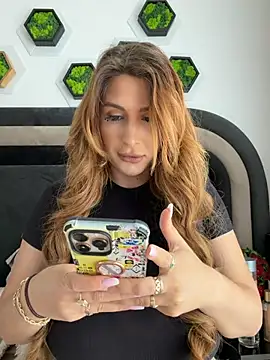 Snapshot of LucyBridgette chatting on 06-04-26, 11:16 LucyBridgette online show from 06-04-26, 11:16