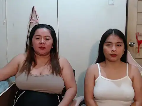 Snapshot of Seductive_Two0205 chatting on 01-12-26, 09:14 Seductive Two0205 online show from 01-12-26, 09:14