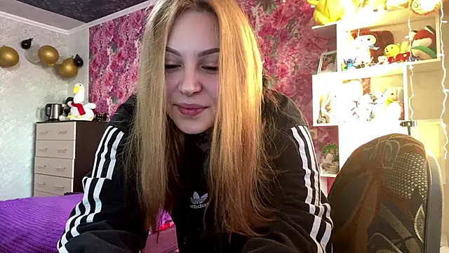 Snapshot of TraciBallena chatting on 02-10-26, 06:06 TraciBallena online show from 02-10-26, 06:06