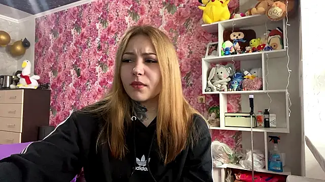 Snapshot of TraciBallena chatting on 02-11-26, 09:03 TraciBallena online show from 02-11-26, 09:03