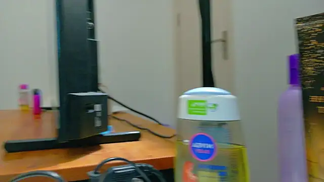 Snapshot of MiaGoldd_ chatting on 01-09-26, 06:27 MiaGoldd online show from 01-09-26, 06:27