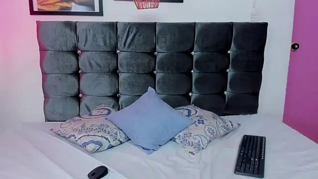 Snapshot of Scarlett_3X chatting on 01-10-26, 07:37 Scarlett 3X online show from 01-10-26, 07:37