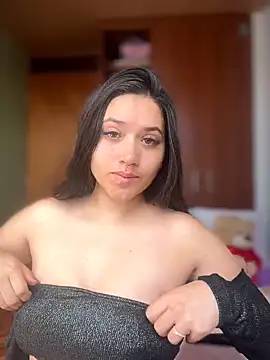 Snapshot of Veronica_Wins_ chatting on 06-19-26, 02:32 Veronica Wins online show from 06-19-26, 02:32