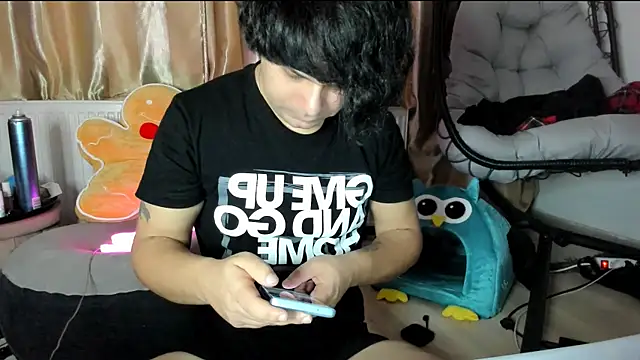 Snapshot of LorenzoBoy99 chatting on 01-10-26, 08:32 LorenzoBoy99 online show from 01-10-26, 08:32