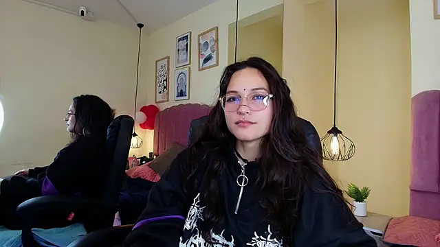 Hanabie  online show from 02-27-26, 03:39