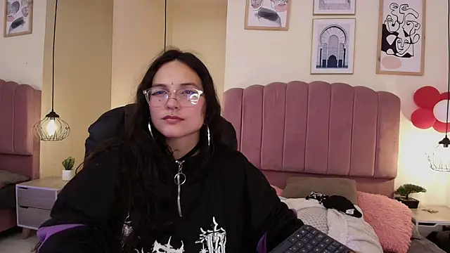 Hanabie  online show from 04-12-26, 03:33