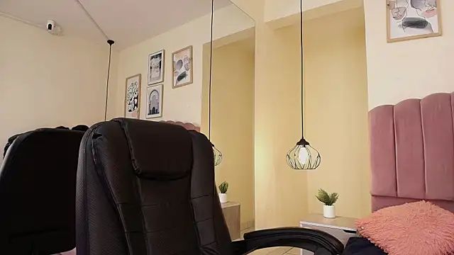 Hanabie  online show from 04-14-26, 03:12