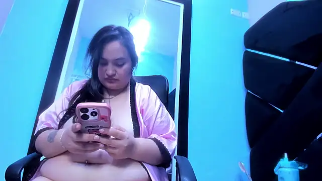 MiaRouss69 online show from 04-29-26, 07:45
