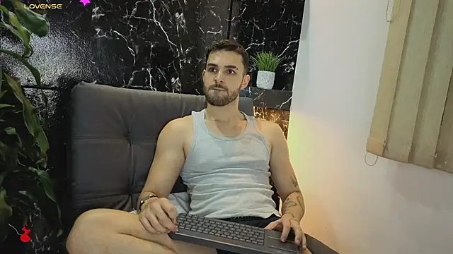 Snapshot of Apolo_lux1 chatting on 01-11-26, 02:49 Apolo lux1 online show from 01-11-26, 02:49