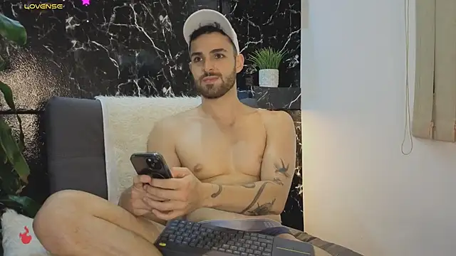 Snapshot of Apolo_lux1 chatting on 01-12-26, 02:39 Apolo lux1 online show from 01-12-26, 02:39