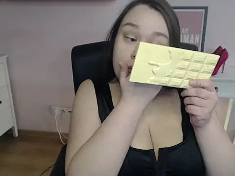 Snapshot of HollyDanceSoul chatting on 02-05-26, 05:45 HollyDanceSoul online show from 02-05-26, 05:45