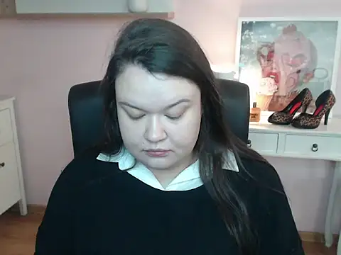 Snapshot of HollyDanceSoul chatting on 02-13-26, 05:36 HollyDanceSoul online show from 02-13-26, 05:36