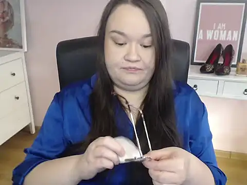 Snapshot of HollyDanceSoul chatting on 02-18-26, 05:25 HollyDanceSoul online show from 02-18-26, 05:25