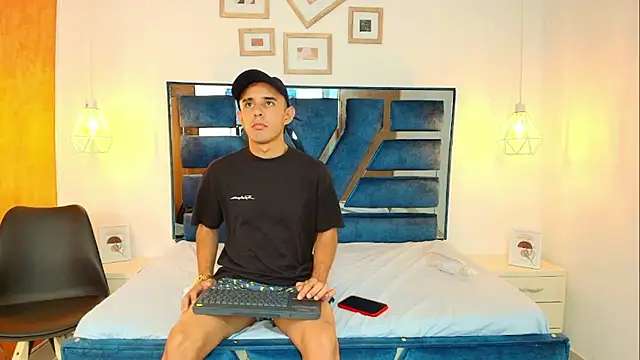 Snapshot of Lian_Brown chatting on 01-14-26, 08:03 Lian Brown online show from 01-14-26, 08:03