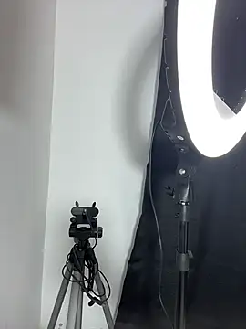 Snapshot of LeslyCooper1 chatting on 02-14-26, 07:32 LeslyCooper1 online show from 02-14-26, 07:32