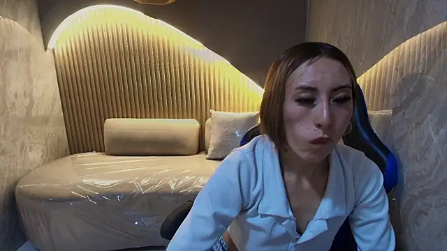 katalina r  online show from 04-06-26, 07:48