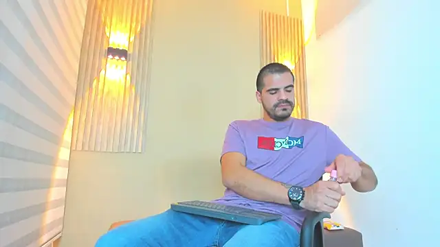 Snapshot of Arthur_howard chatting on 01-13-26, 03:56 Arthur howard online show from 01-13-26, 03:56