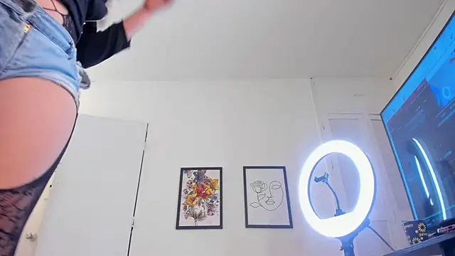 emily nova  online show from 03-22-26, 11:35