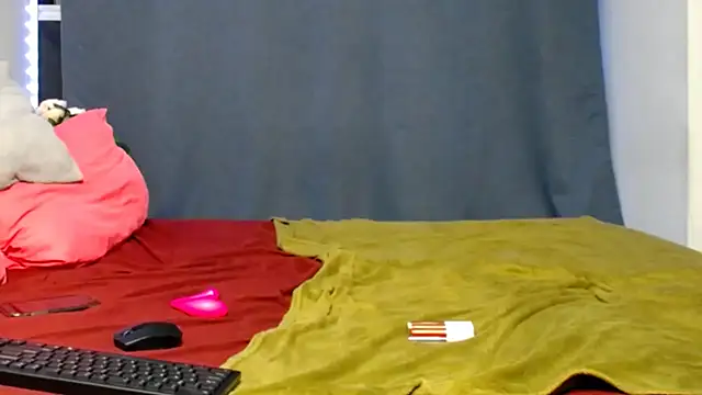 Snapshot of FifiBae1 chatting on 04-21-26, 02:04 FifiBae1 online show from 04-21-26, 02:04