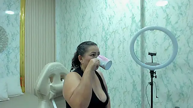 AnaVelveet online show from 01-11-26, 03:44