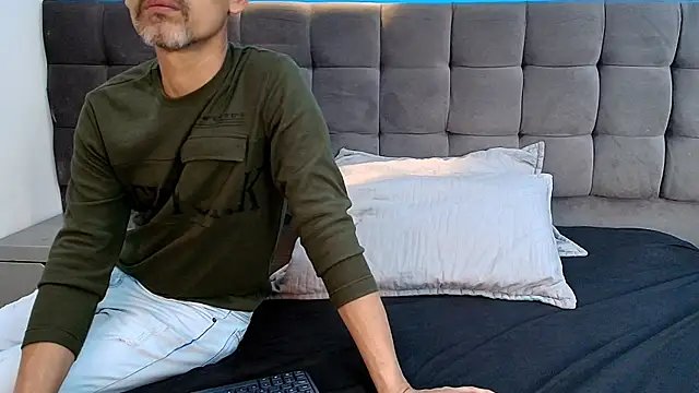 Oswalldo   online show from 04-07-26, 11:43