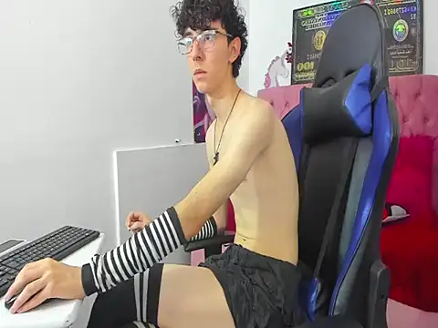 Snapshot of Syriussz chatting on 01-13-26, 07:41 Syriussz online show from 01-13-26, 07:41