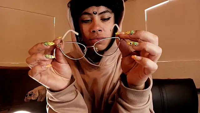 Canela Osada  online show from 02-05-26, 04:11