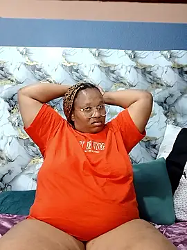 Snapshot of Ze-Zee99 chatting on 01-12-26, 10:59 Ze-Zee99 online show from 01-12-26, 10:59