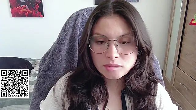 Snapshot of yessica_gomez01 chatting on 04-19-26, 09:28 yessica gomez01 online show from 04-19-26, 09:28