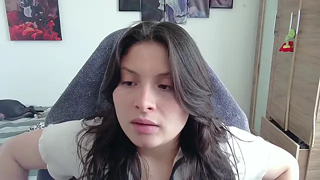 Snapshot of yessica_gomez01 chatting on 04-23-26, 07:27 yessica gomez01 online show from 04-23-26, 07:27