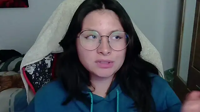 Snapshot of yessica_gomez01 chatting on 05-19-26, 01:56 yessica gomez01 online show from 05-19-26, 01:56
