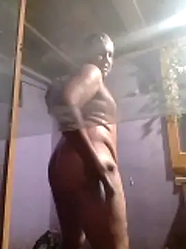 Snapshot of Guanatos13 chatting on 02-23-26, 04:21 Guanatos13 online show from 02-23-26, 04:21