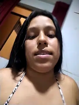 Snapshot of Aleja_1426 chatting on 03-29-26, 10:43 Aleja 1426 online show from 03-29-26, 10:43