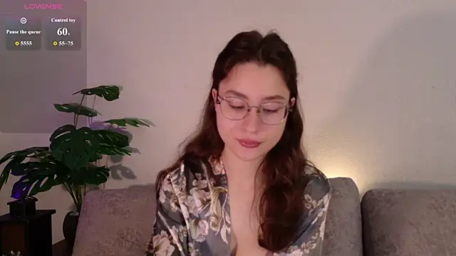 Snapshot of classy____ chatting on 06-21-26, 05:04 classy online show from 06-21-26, 05:04