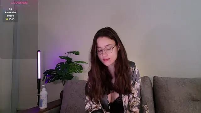 Snapshot of classy____ chatting on 07-14-26, 04:02 classy online show from 07-14-26, 04:02