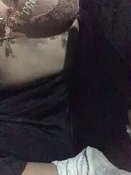 Snapshot of Mihu246 chatting on 01-15-26, 02:10 Mihu246 online show from 01-15-26, 02:10